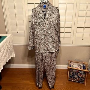 Apt. 9 Intimates pajama set - leopard print - like new
